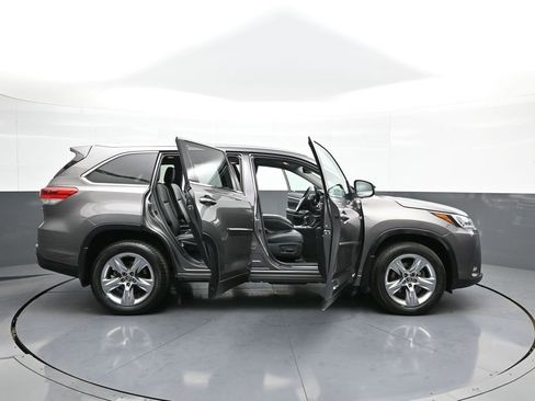 Used 2018 Toyota Highlander Limited w/ Protection Package #3 image 44