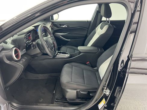 Used 2025 Chevrolet Trax RS w/ Driver Confidence Package image 16