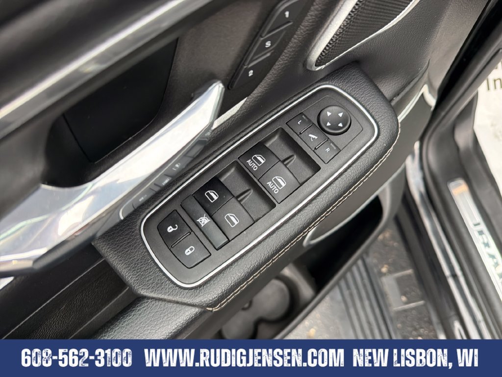 Used 2022 RAM 1500 Laramie AWD/4WD image 11
