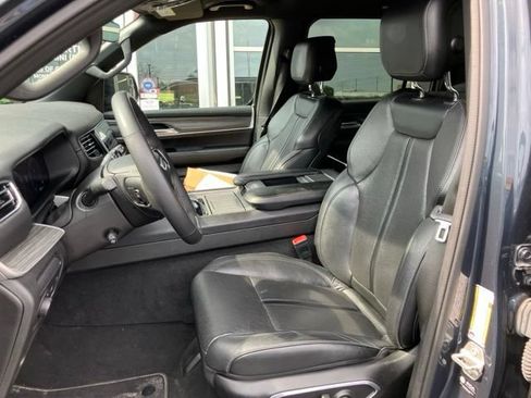 Used 2024 Jeep Wagoneer Series II AWD/4WD image 2