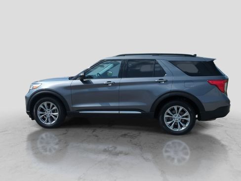 Used 2023 Ford Explorer XLT w/ Equipment Group 202A AWD/4WD image 5