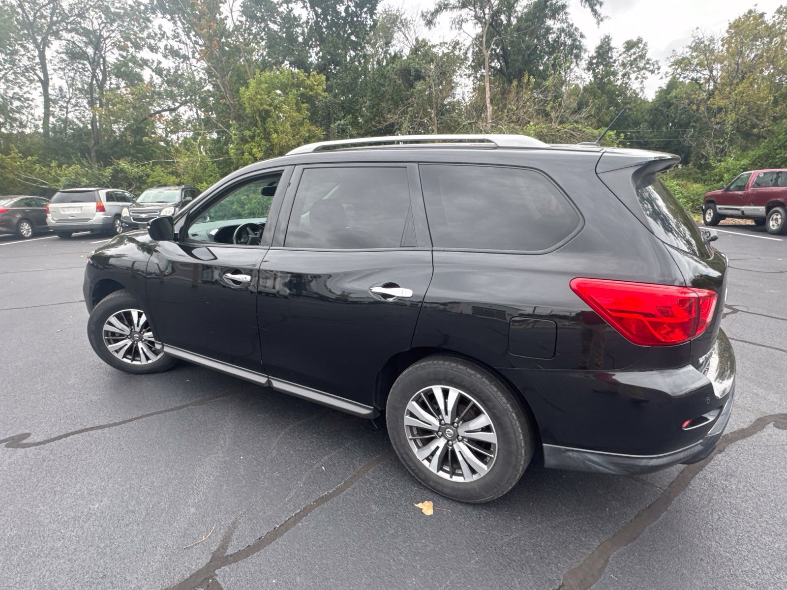 Used 2017 Nissan Pathfinder SV FWD image 2