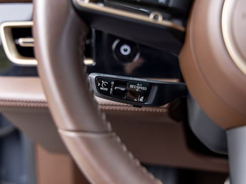 Certified 2025 Porsche Taycan AWD/4WD image 38