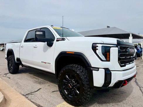 Used 2024 GMC Sierra 2500 AT4 w/ AT4 Premium Plus Package AWD/4WD image 3