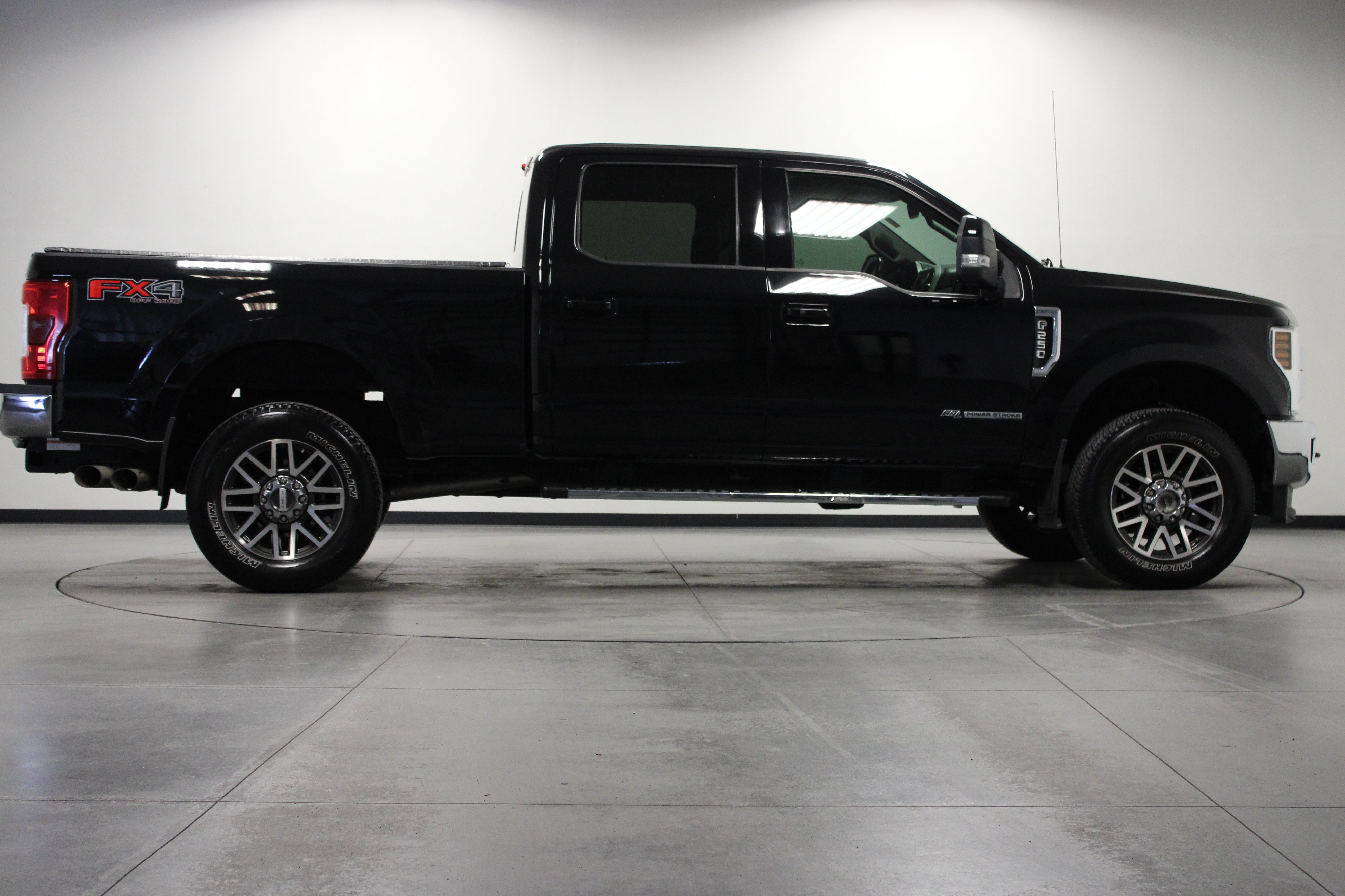 Used 2018 Ford F250 Lariat w/ Lariat Ultimate Package AWD/4WD image 3