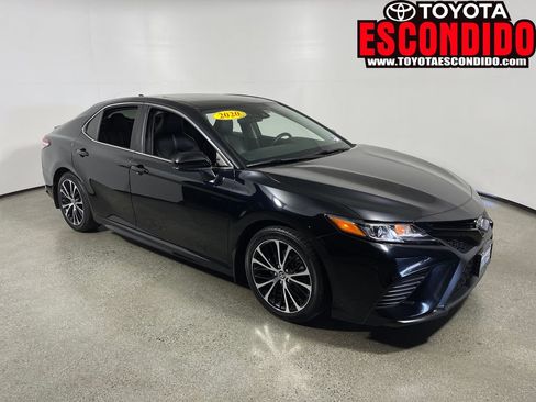 Certified 2020 Toyota Camry SE FWD image 1