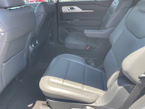 Used 2025 Ford Explorer Active w/ Active Comfort Package RWD image 11