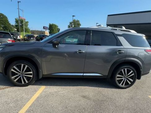 Used 2025 Nissan Pathfinder Platinum AWD/4WD image 5
