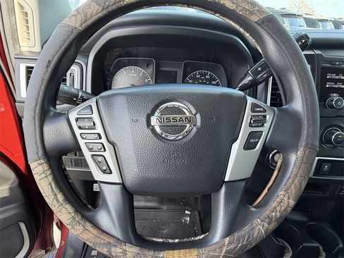 Used 2018 Nissan Titan S image 17