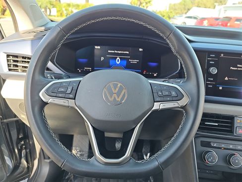 Used 2022 Volkswagen Taos SE image 16