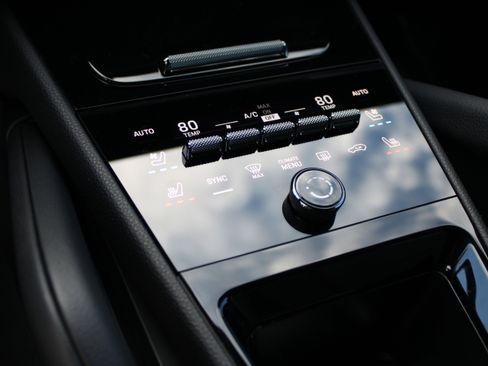 Certified 2025 Porsche Cayenne image 22