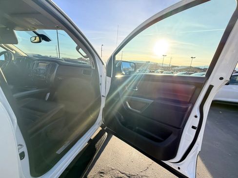 Used 2018 Nissan Titan Platinum Reserve image 30