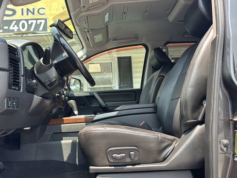 Used 2010 Nissan Titan LE AWD/4WD image 10