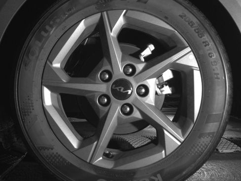 Used 2025 Kia K4 LXS image 14