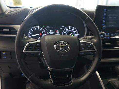 Used 2021 Toyota Highlander XLE AWD/4WD image 21