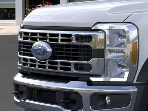 New 2025 Ford F550 4x4 Regular Cab Super Duty image 17