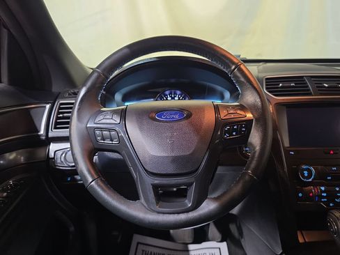 Used 2018 Ford Explorer XLT w/ Equipment Group 202A AWD/4WD image 11