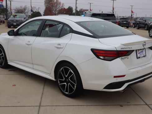 Used 2024 Nissan Sentra SR w/ SR Premium Package image 7