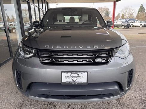 Used 2019 Land Rover Discovery SE image 2