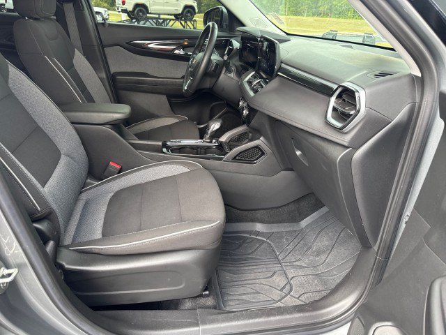 Used 2024 Chevrolet TrailBlazer LT w/ LT Cold Weather Package FWD image 9