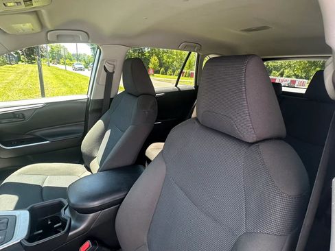 Used 2022 Toyota RAV4 LE AWD/4WD image 20