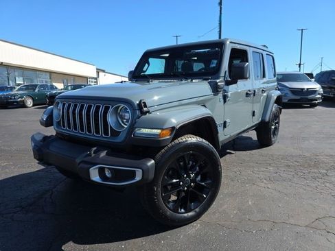 Used 2025 Jeep Wrangler Unlimited Sahara w/ Safety Group image 2