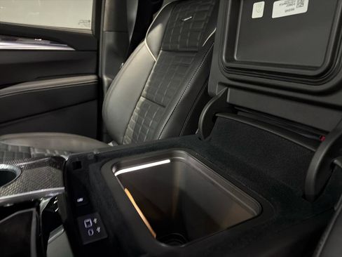 Used 2025 Cadillac Escalade V AWD/4WD image 22