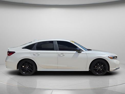 Used 2025 Honda Civic Sport image 4