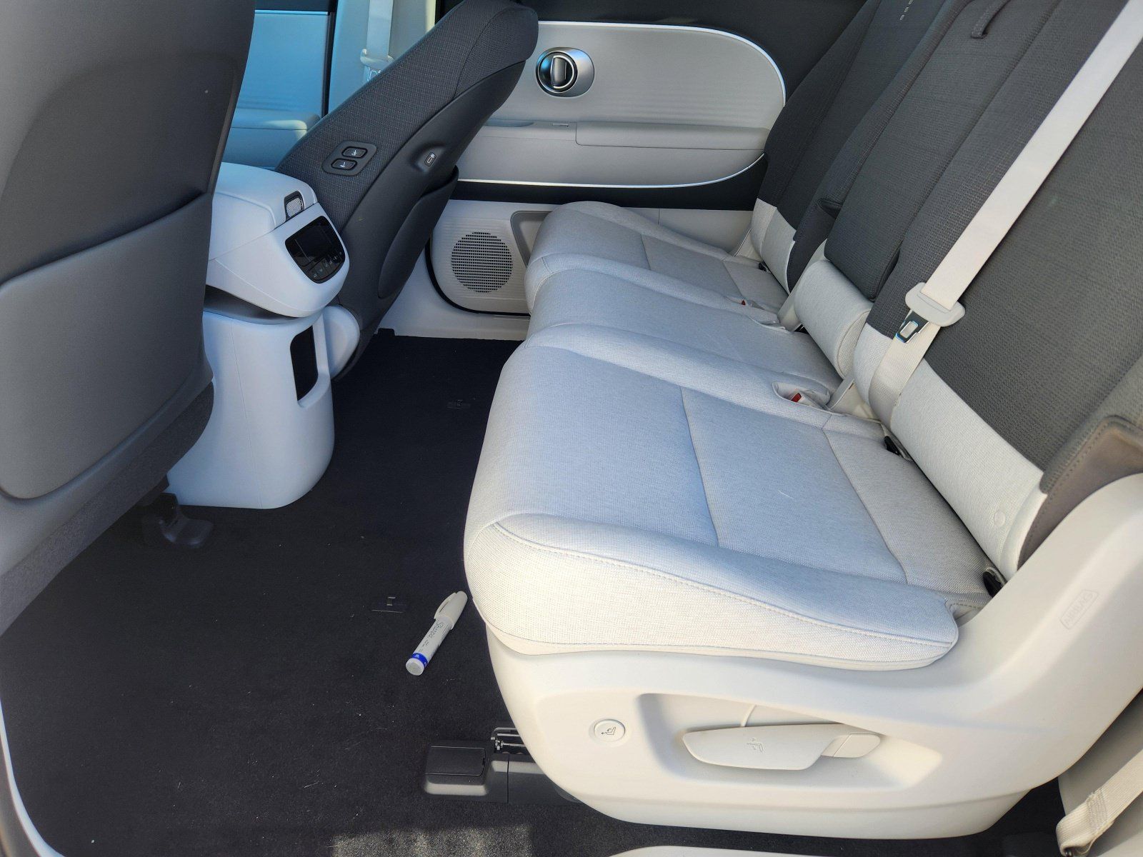 New 2026 Hyundai Ioniq 9 SE AWD/4WD image 10