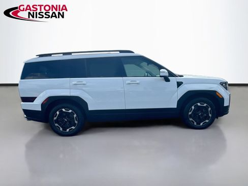 Used 2025 Hyundai Santa Fe SEL FWD image 10