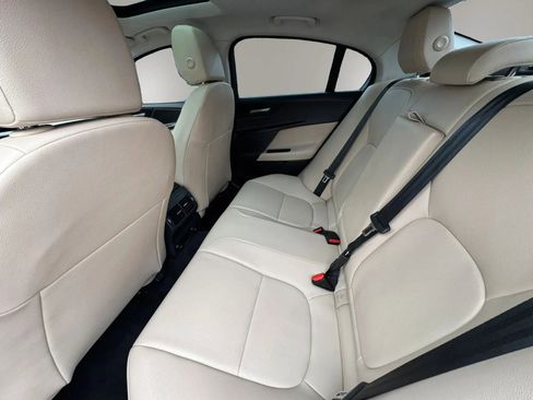 Used 2017 Jaguar XE RWD image 13