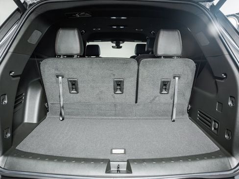 Used 2023 Chevrolet Traverse RS image 9