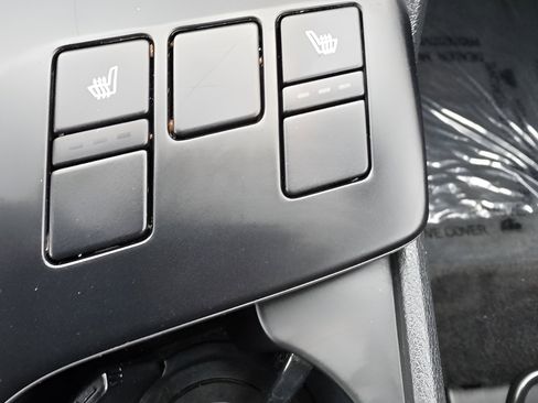 Used 2025 Kia Sportage LX image 18