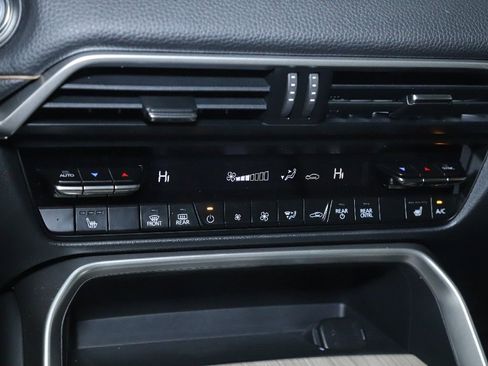 Certified 2025 MAZDA CX-70 Plug-In Hybrid w/ Premium Pkg AWD/4WD image 30