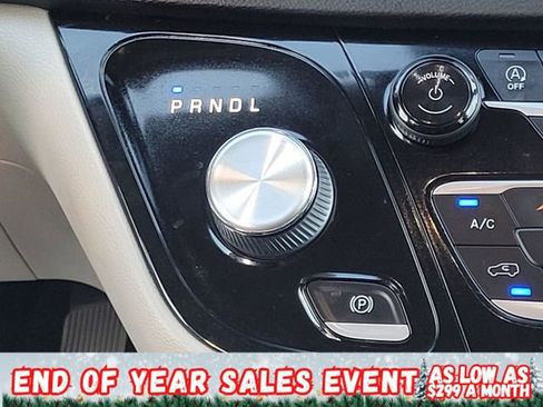 Used 2022 Chrysler Pacifica Touring-L image 25