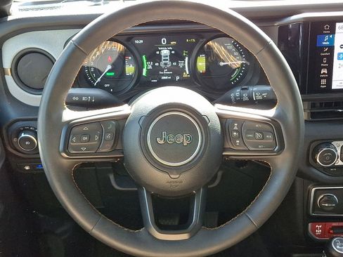 Used 2024 Jeep Wrangler Unlimited AWD/4WD image 19