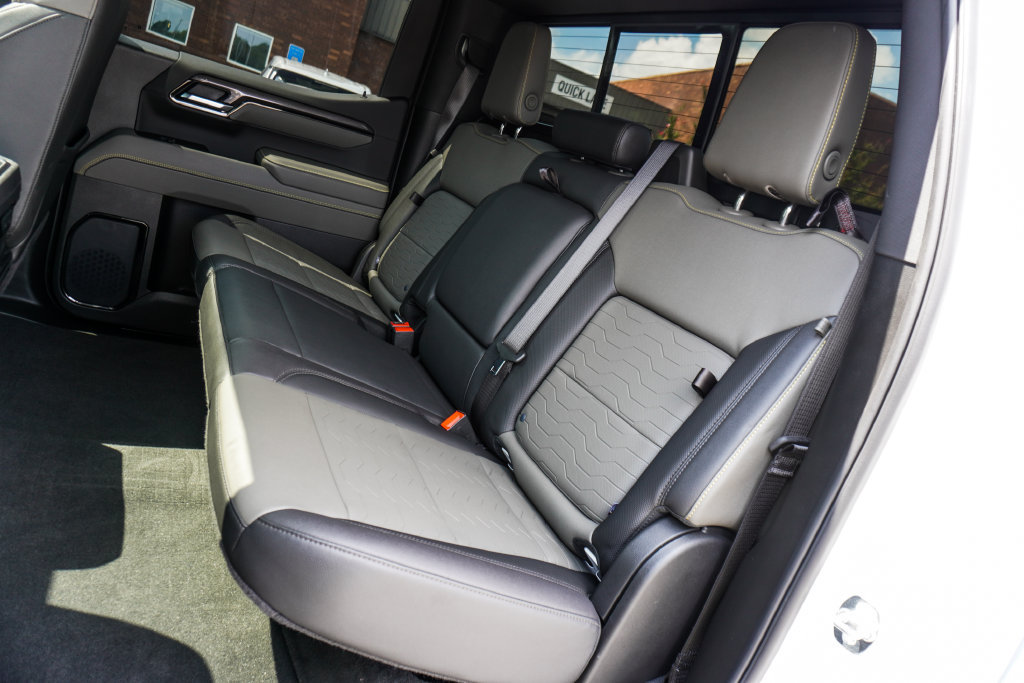 Used 2025 Chevrolet Silverado 1500 ZR2 w/ Technology Package AWD/4WD image 9