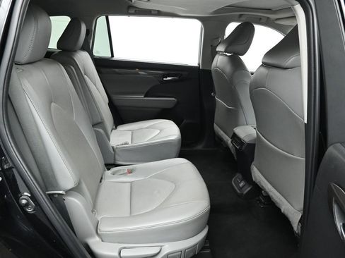 Used 2022 Toyota Highlander Limited image 20