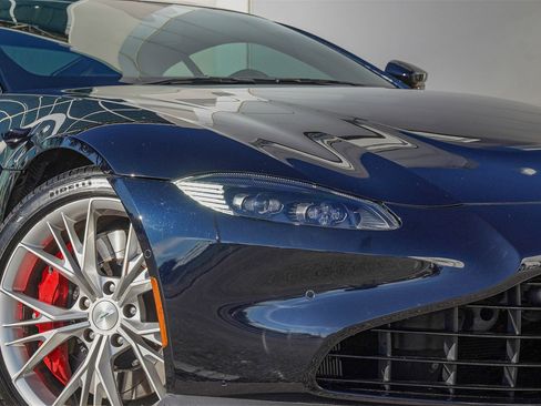 Used 2022 Aston Martin V8 Vantage Coupe image 4