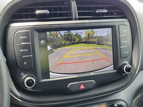 Used 2025 Kia Soul LX w/ LX Technology Package FWD image 22