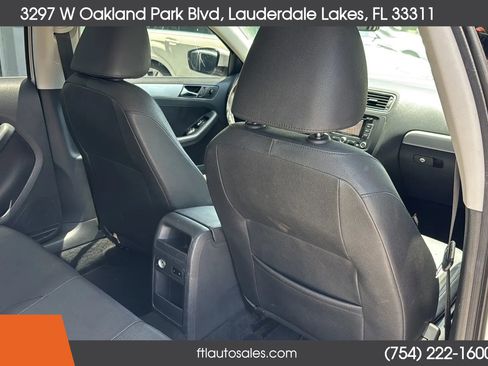 Used 2011 Volkswagen Jetta SEL image 38