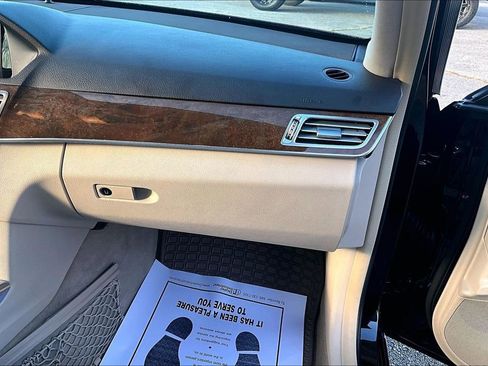 Used 2016 Mercedes-Benz E 250 Sedan w/ Premium Package image 22