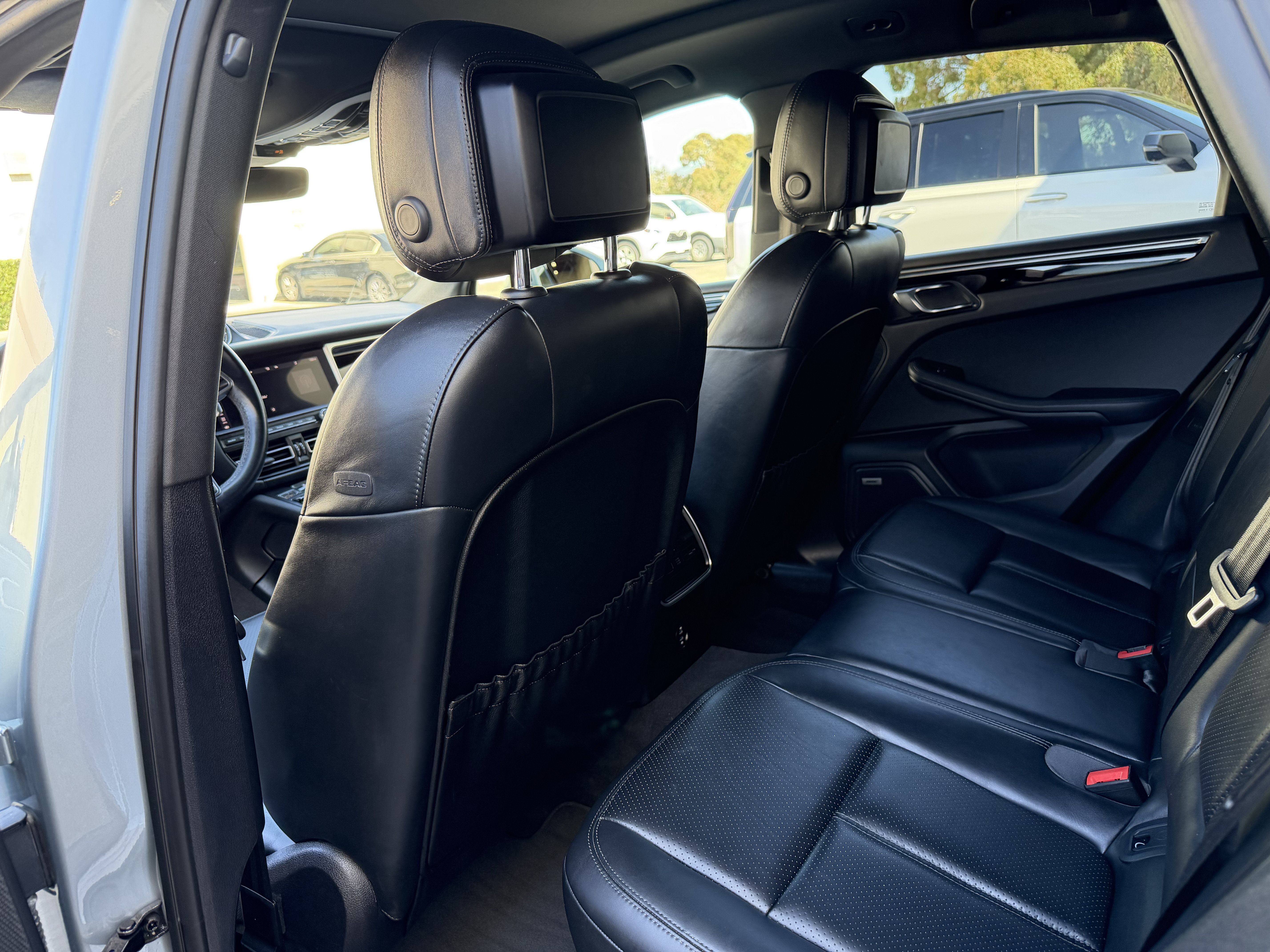 Used 2020 Porsche Macan AWD/4WD image 29