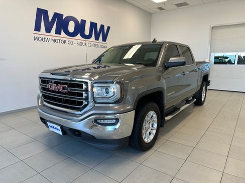 Used 2017 GMC Sierra 1500 SLE w/ SLE Value Package AWD/4WD image 2