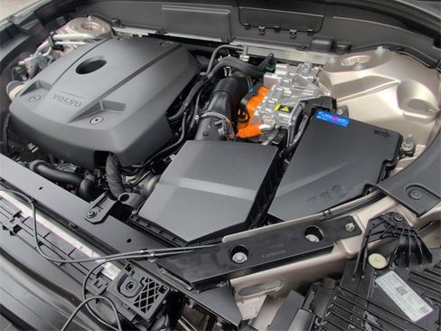 Used 2025 Volvo XC60 T8 Core w/ Protection Package Premier image 19