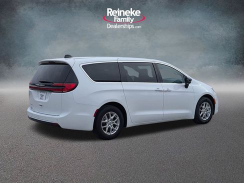 Used 2025 Chrysler Pacifica Select FWD image 5