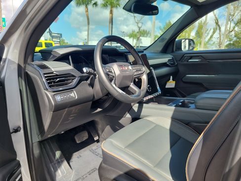 Used 2024 GMC Acadia AT4 w/ Luxury Package image 16