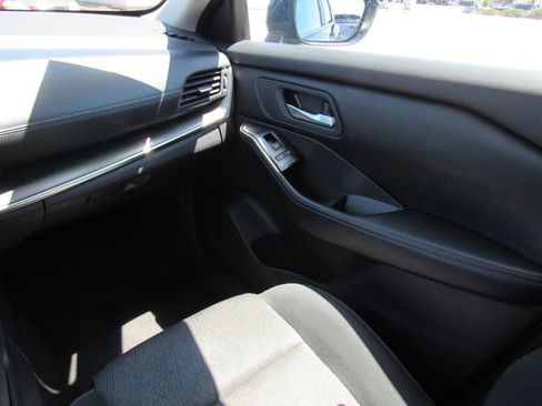 Used 2024 Nissan Rogue SV AWD/4WD image 21