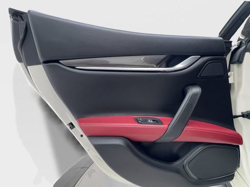 Used 2018 Maserati Ghibli S image 48