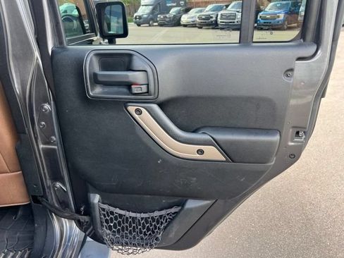 Used 2016 Jeep Wrangler Unlimited Sahara AWD/4WD image 10